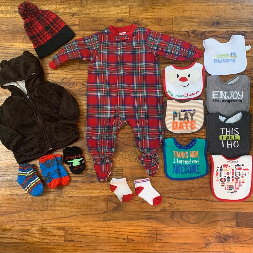 Baby Boy Christmas LS Footed Onesie Jacket Bib Socks Bundle
Plaid
Hooded
Beanie